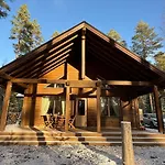 فيلة Whispering Pines