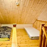 فيلة Whispering Pines